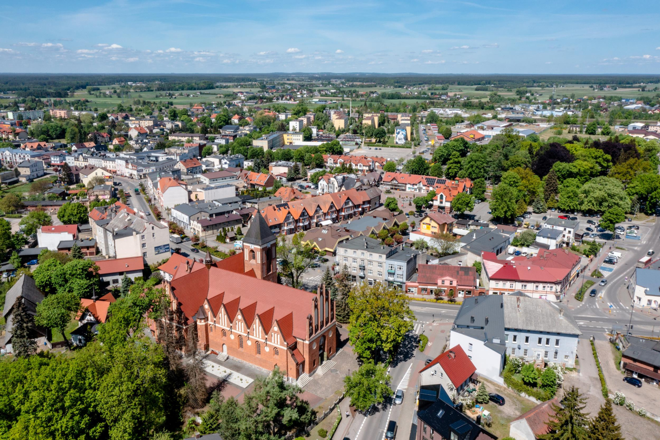 Centrum Czerska z widokiem na kościół